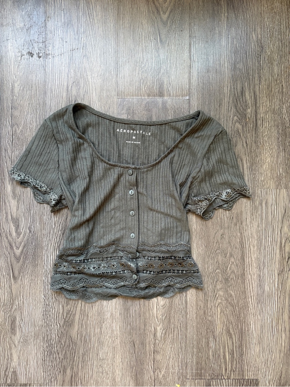 Aeropostale Green Gray Stretchy Cropped Button Up Top